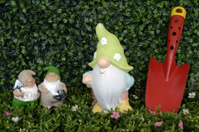 jardinerie-DURANUS-min_garden-gnome-1404358